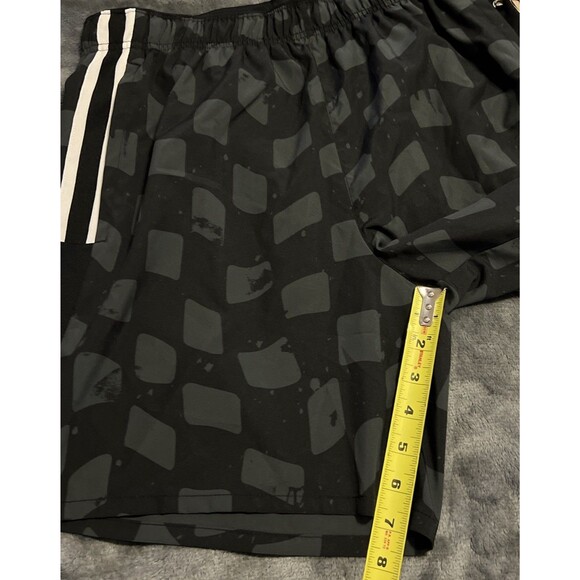 MEDIUM Nike Dri-FIT Challenger Graphic 7in Shorts DX0896-010 - Picture 5 of 7